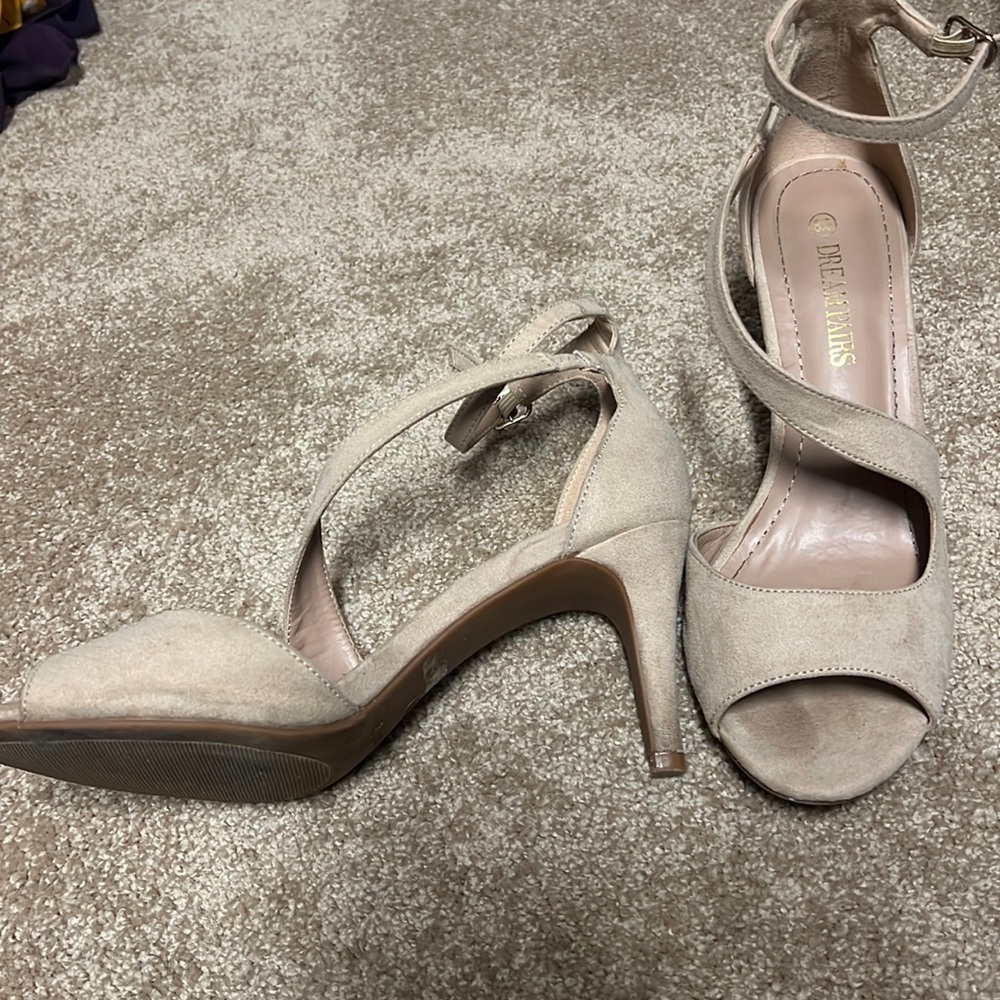 Beautiful Tan Heels 👠